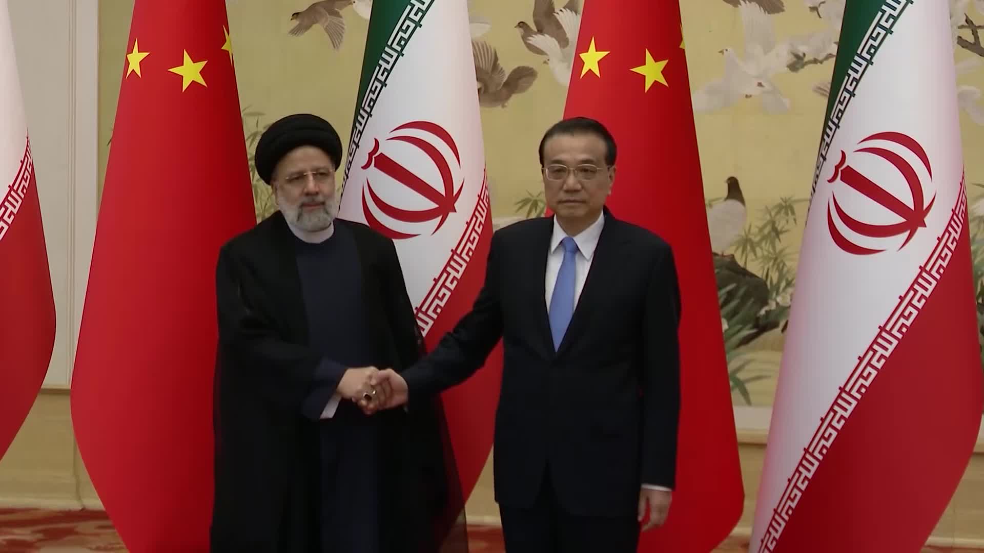 السيد رئيسي مع رئيس الحكومة الصيني